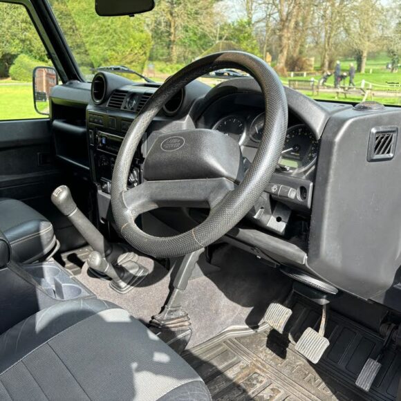 2007_land_rover_110_defender pic 7161785182904236287 1024x768 1 580x580