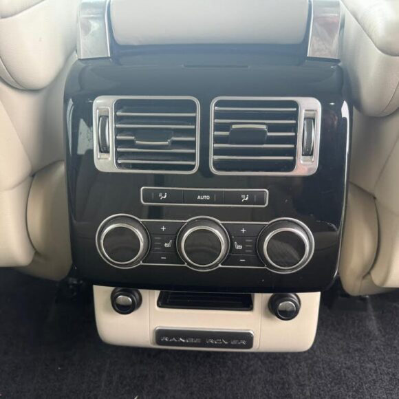 2014_land_rover_range_rover pic 5101434163846553334 1024x768 1 580x580
