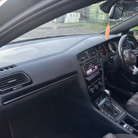 2015_volkswagen_golf pic 2336318269159118913 1024x768 1 580x580