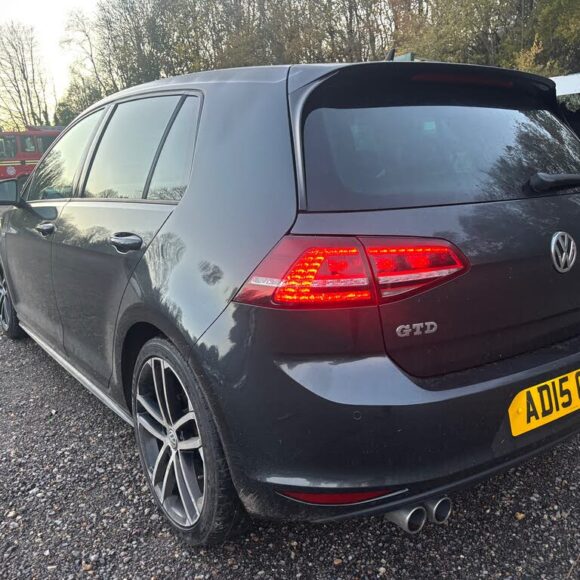 2015_volkswagen_golf pic 4616667858488979922 1024x768 1 580x580