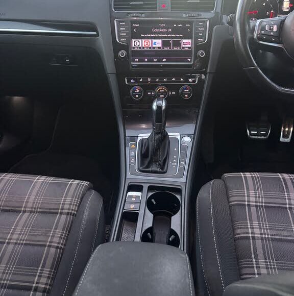 2015_volkswagen_golf pic 9042449154944938787 1024x768 1 576x580
